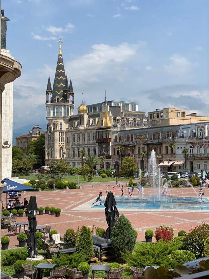 Cozy Studio On Europe Square Batumi Exterior photo