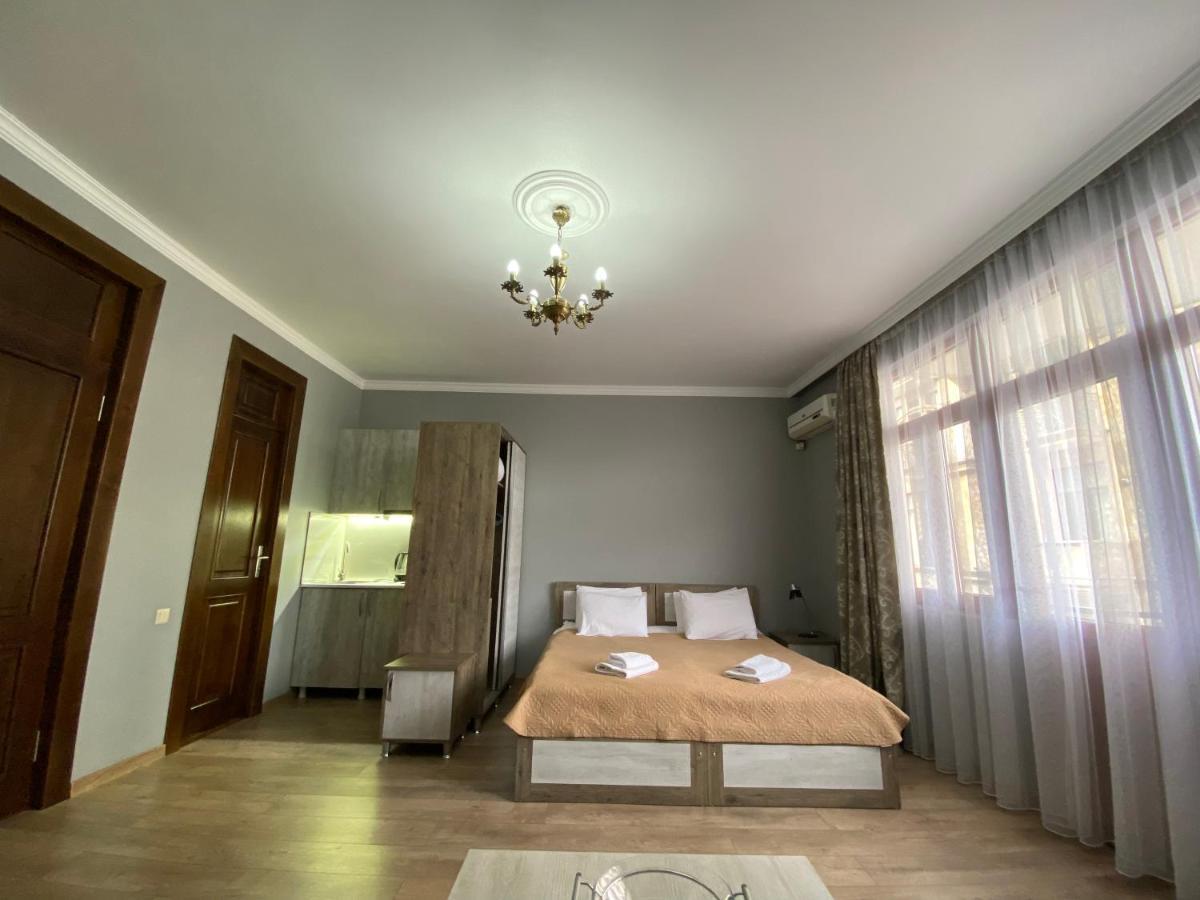 Cozy Studio On Europe Square Batumi Exterior photo